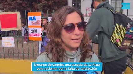 Llenaron de carteles una escuela de La Plata para reclamar por la falta de calefacción