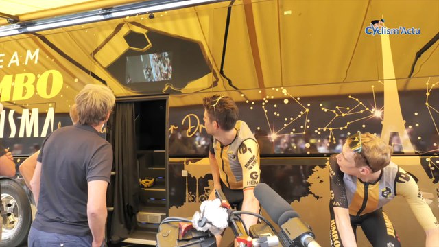 Tour de France 2023 - Wout Van Aert analyse le sprint de la 3e étape sous les yeux de Jonas Vingegaard