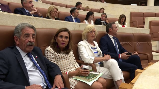 María José Sáenz de Buruaga (PP), investida presidenta de Cantabria tras la abstención del PRC