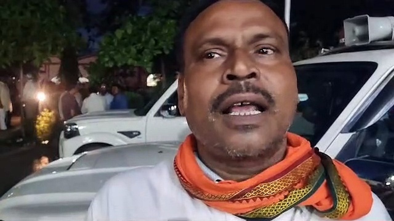 Various organizations reached in hundreds, created ruckus in the police station alleging to save love jihadis