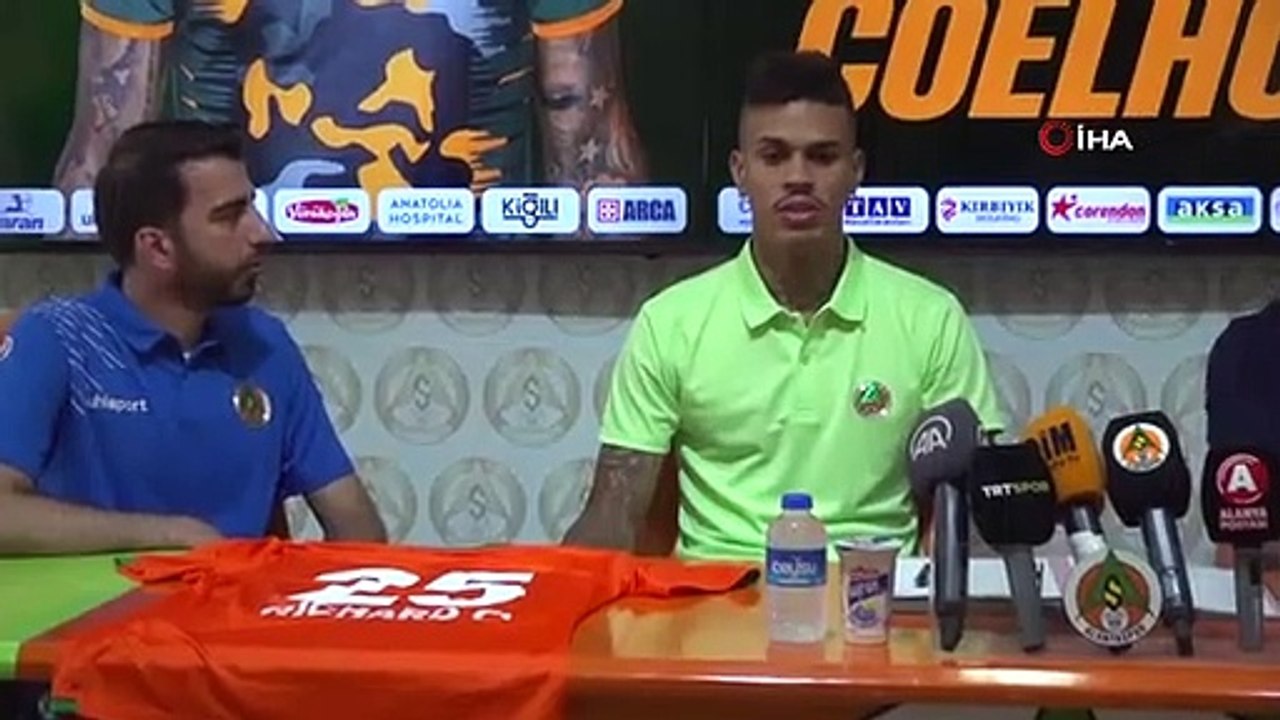 Der brasilianische Mittelfeldspieler Coelho bei Alanyaspor