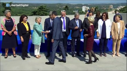 Descargar video: Sánchez y sus ministros posan junto a Von der Leyen y los comisarios europeos