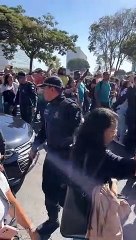 Manifestante foi preso e atingido por spray de pimenta