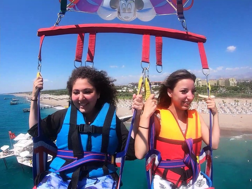 parasailing uçan komik kızlar #4