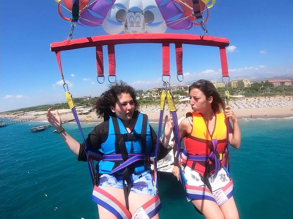 parasailing uçan komik kızlar #5