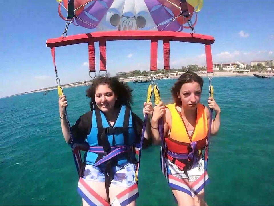parasailing uçan komik kızlar #7