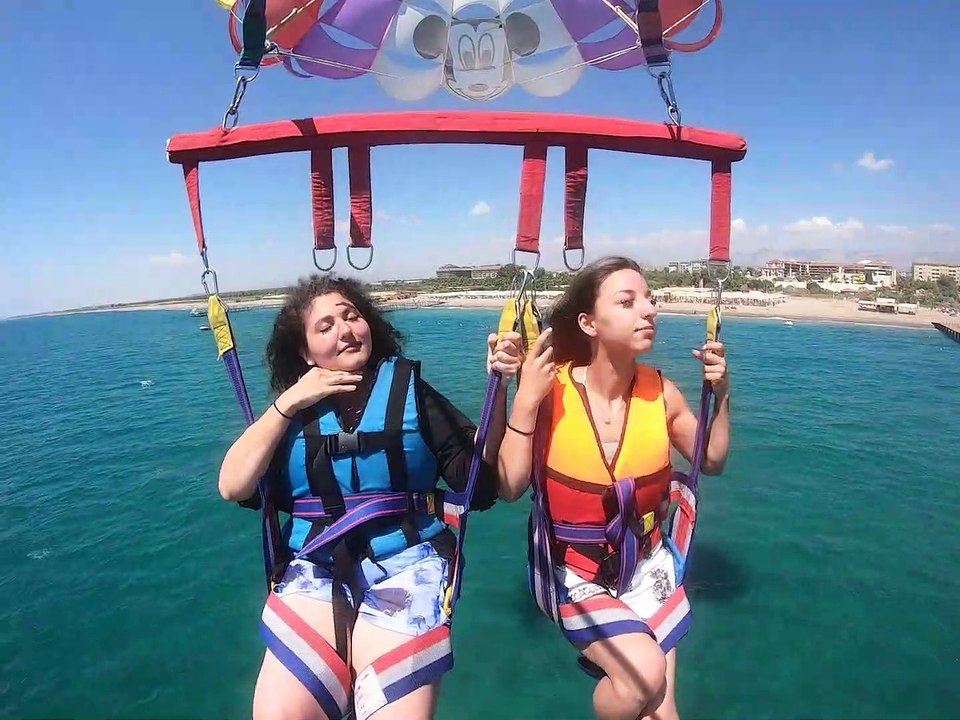 parasailing uçan komik kızlar #8