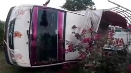 नरसिंहपुर: ट्रक ने मिनी ट्रक को मारी टक्कर, उड़े परखच्चे,देखिए पूरी खबर