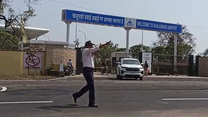 हेलीकॉप्टर प्रशिक्षण का पहला बैच व प्रशिक्षक