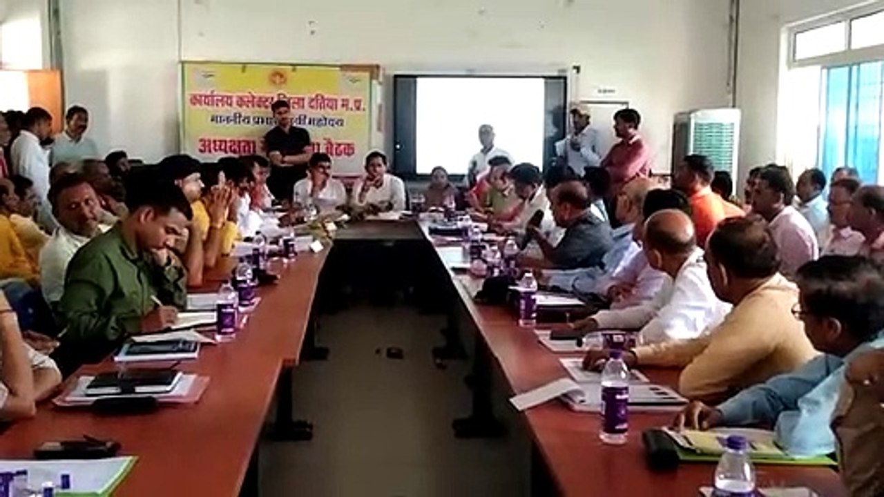 पुलिस के सहयोग से स्कूल व तालाबों से हटाएं अतिक...