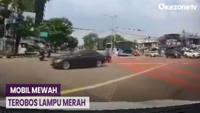 Polisi Selidiki Mobil Mewah Terobos Lampu Merah dan Nyaris Tabrakan di Pulogadung