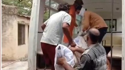 मंदसौर: आंखें खुलीं इंसानियत जगी,लावारिस शव का किया अंतिम संस्कार...देखें खबर