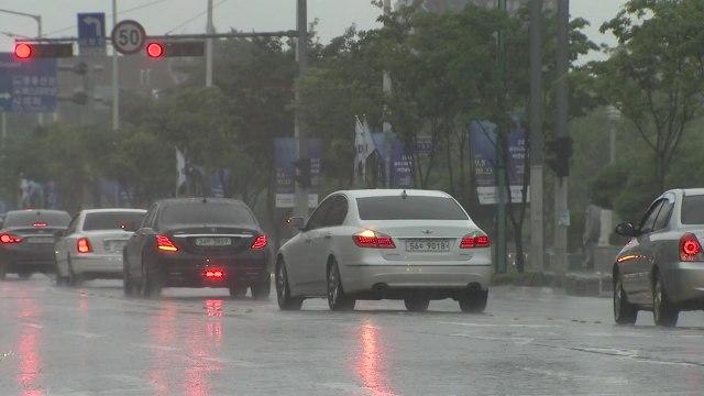 [날씨] 장마전선 북상, 서해안 호우특보...중부 150mm 호우 / YTN
