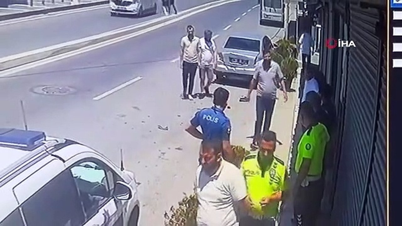 Katastrophaler Unfall in Arnavutköy vor der Kamera: Zuerst das Auto, dann den Fußgänger angefahren und entkommen