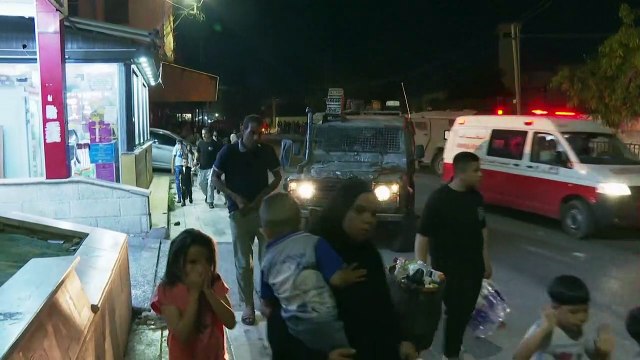 Palästinenser fliehen aus Dschenin - Israels Armee setzt Einsatz fort