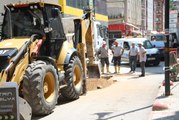 Tokat'ta iş makinesi doğalgaz borusunu deldi