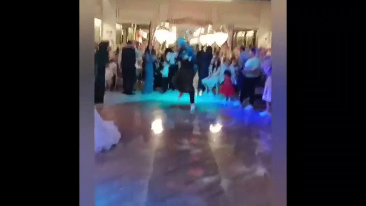 Damadın arkadaşlarından ilginç sürpriz! Kadın kılığına girip düğünü bastılar