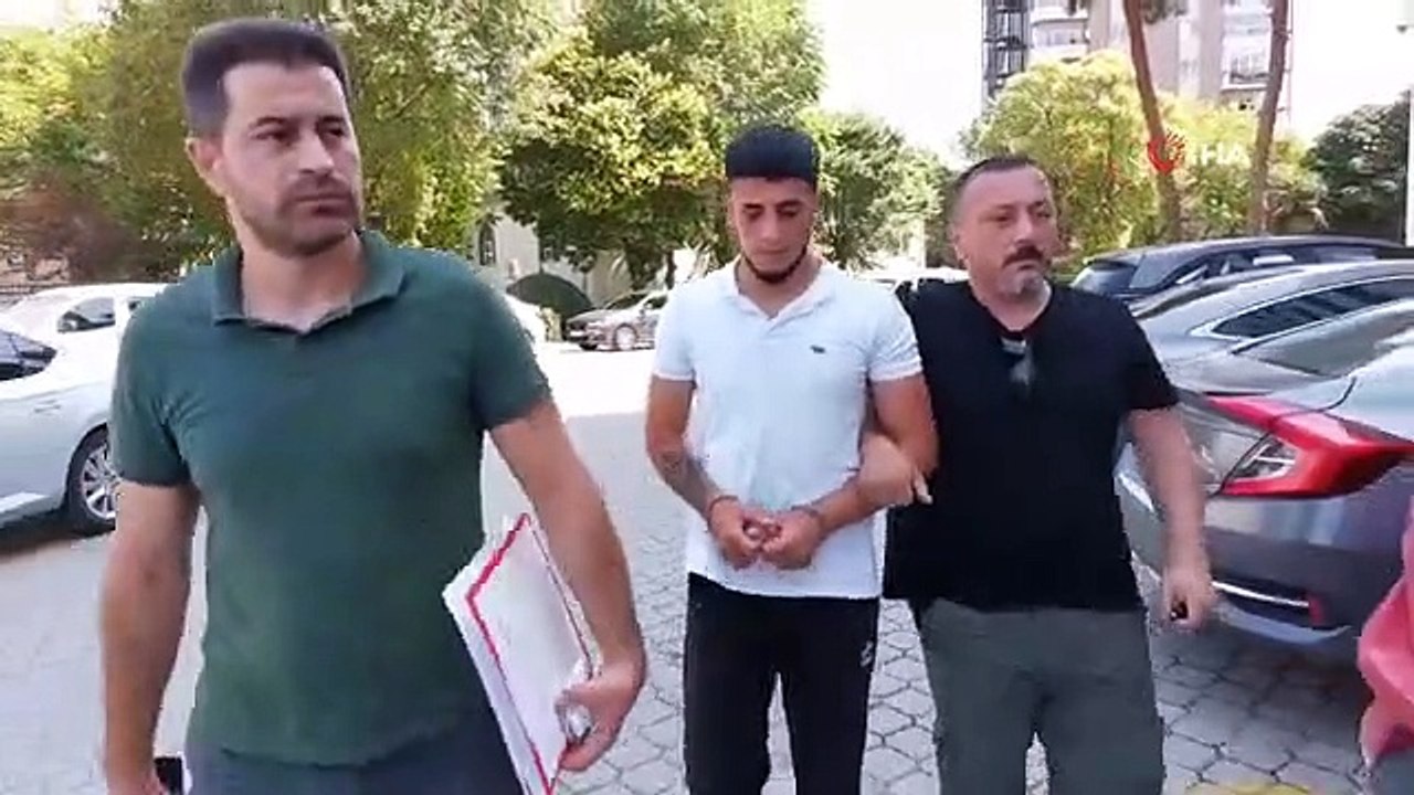 La personne qui a pointé un fusil de chasse sur les gardes et s'est enfuie a été attrapée