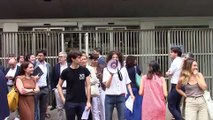 La protesta davanti al Pirellone contro lo stop alle carriere alias nella scuola