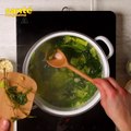 sam_j1_soupe-de-légumes-verts-à-la-roquette-et-aux-amandes (1080p)