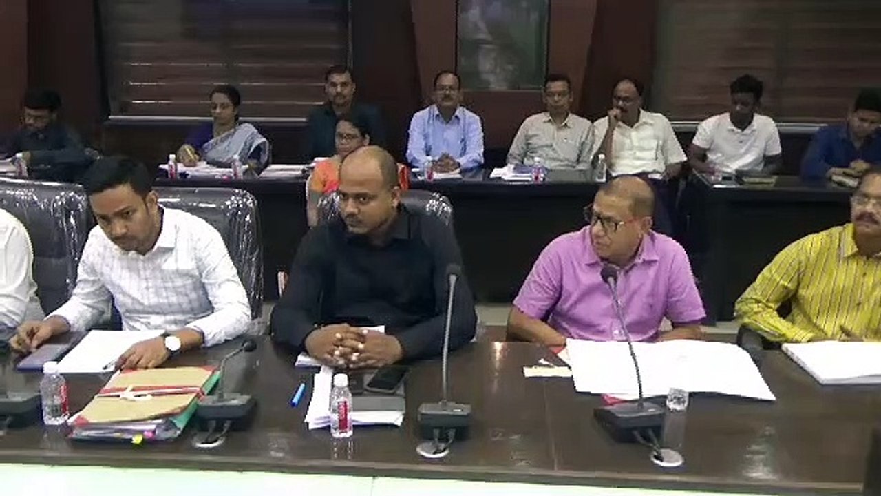 कलेक्टर ने समय-सीमा की बैठक में दिए निर्देश