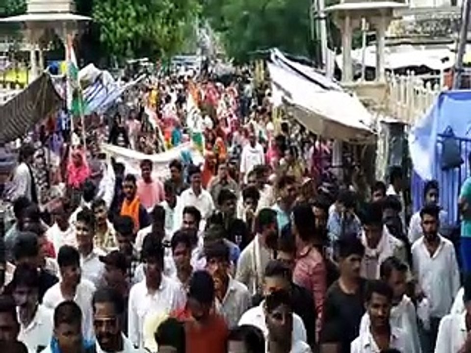 video: पेचग्राउंड सब्जी विक्रेता को यथावत रखने की मांग, कलक्ट्रेट में लोगों ने किया प्रदर्शन
