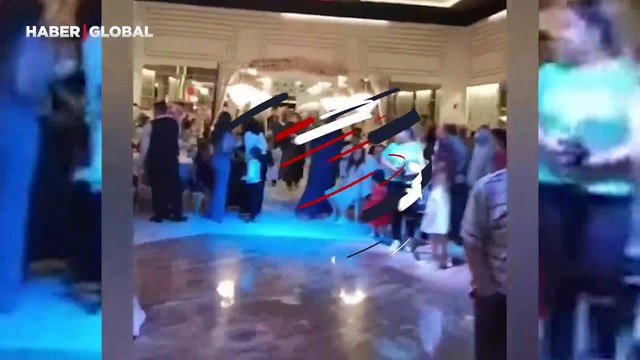 Düğüne kadın kılığında giren damadın arkadaşları, kahkahaya boğdu