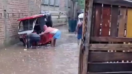 लखीसराय: पहली ही बारिश ने खोल दी नगर परिषद की पोल, सड़कों पर जलजमाव का देखें वीडियो