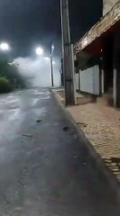Polícia recua diante de 'cortina de fumaça' durante 'guerra de fogos' em Salvador