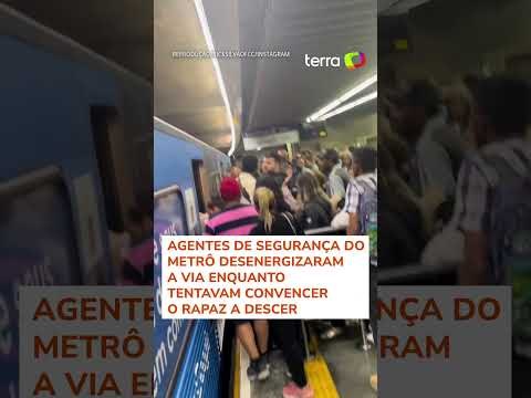 Homem sobe em teto de vagão do Metrô de SP e causa confusão com passageiros