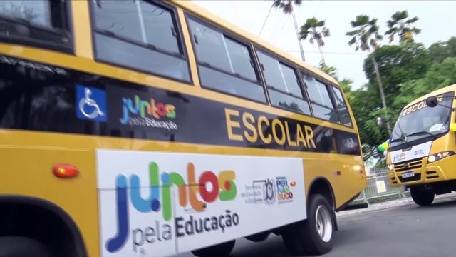 Raquel Lyra entrega 101 ônibus escolares para municípios de Pernambuco