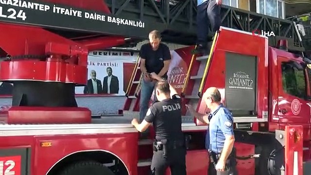 Acemi hırsız klimanın demirine takıldı Hırsız bu sefer baltayı taşa vurdu