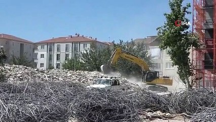 La démolition de bâtiments gravement endommagés se poursuit à Malatya