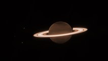 Una Foto De La NASA Capta El Anillo De Saturno Brillando