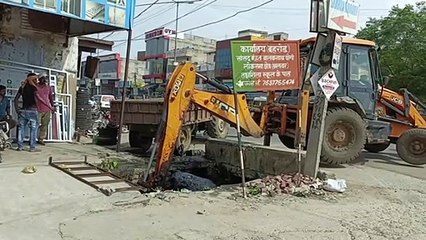 मानसून से पहले नालों की सफाई  कराने में जुटा पालिका प्रशासन, देखे वीडियो