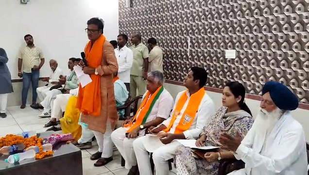 महंगाई राहत कैम्प चुनावी हथकंडा, अब वोट के लिए बांट रहे मोबाइल: राठौड़