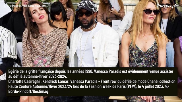 PHOTOS Vanessa Paradis : Fines bretelles et boots intergalactiques, l'actrice subjugue en combi au défilé Chanel