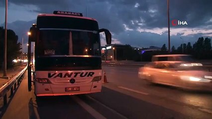 Le conducteur et l'assistant de la moto se sont écrasés alors qu'ils tentaient de réparer le bus sur l'autoroute TEM ： 3 blessés