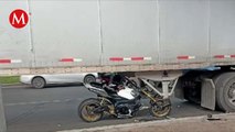 Motociclista cocha contra tráiler estacionado en Iztapalapa; no sufrió lesiones graves