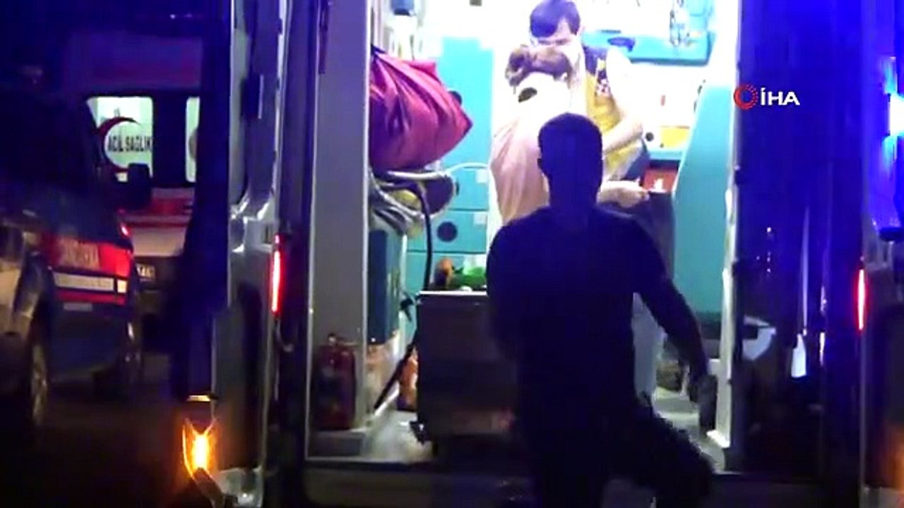 Bayramiç'te iki otomobil kafa kafaya çarpıştı: 5 yaralı