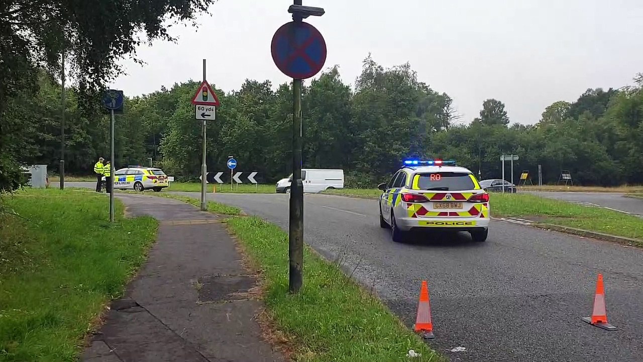 Tollgate Hill roundabout closed in Crawley video Dailymotion