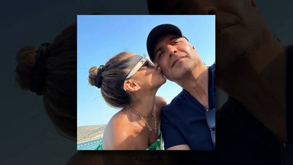 Özcan Deniz baba mı oluyor? Eşinin son paylaşıma eklediği emoji kafaları karıştırdı