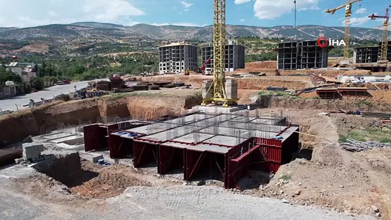 Depremzedelerin konutları hızla yükseliyor, örnek daireler ortaya çıkıyor