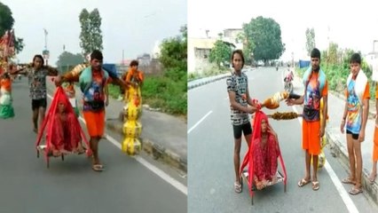 कांवड़ यात्रा में दिखा शिवभक्ति-मां प्रेम का अटूट संबंध, बूढ़ी मां तो दूसरे पर गंगाजल लेकर निकला राम