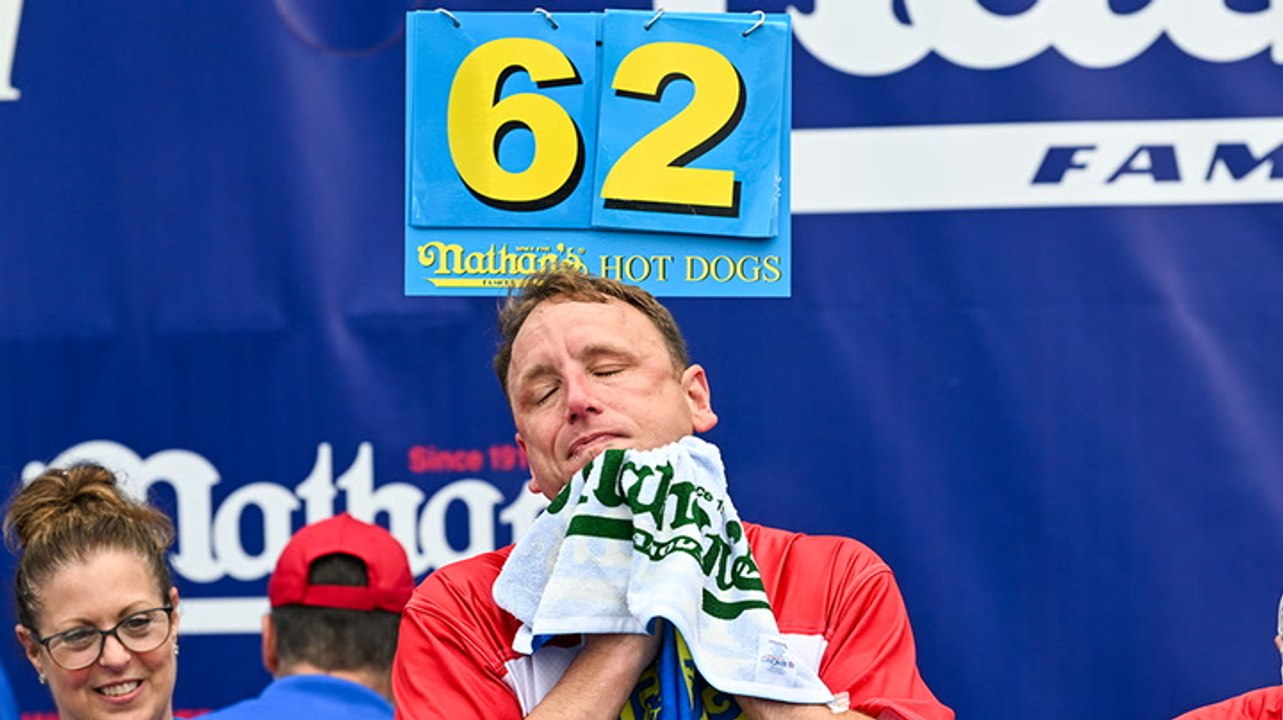 Joey Chestnut eats 62 hotdogs in 10 minutes to defend annual 4th July eating contest title