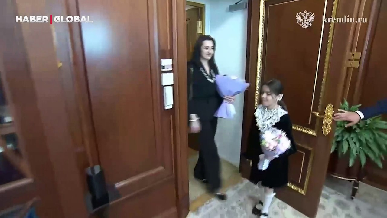 Dağıstanlı küçük Raisat, Putin'i görünce bunu y...