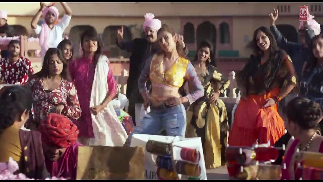 Leja Re , Dhvani Bhanushali , Tanishk Bagchi , Rashmi Virag,Radhika Rao, Vinay Sapru , Siddharth