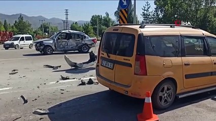 Un véhicule utilitaire léger et une voiture sont entrés en collision à Konya： 1 mort, 1 blessé