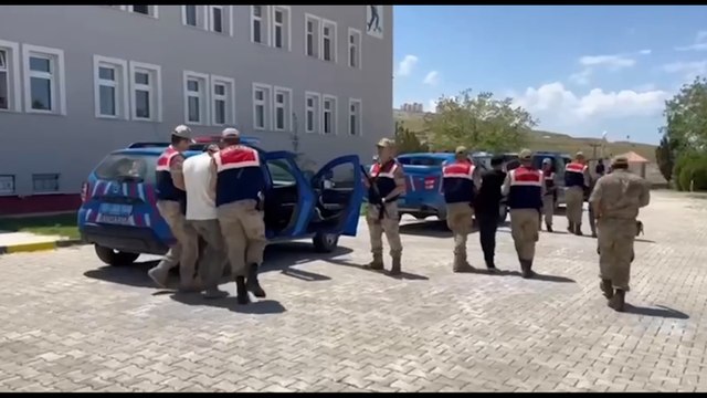 Jandarmadan göçmen kaçakçılarına operasyon: 168 kişi tutuklandı