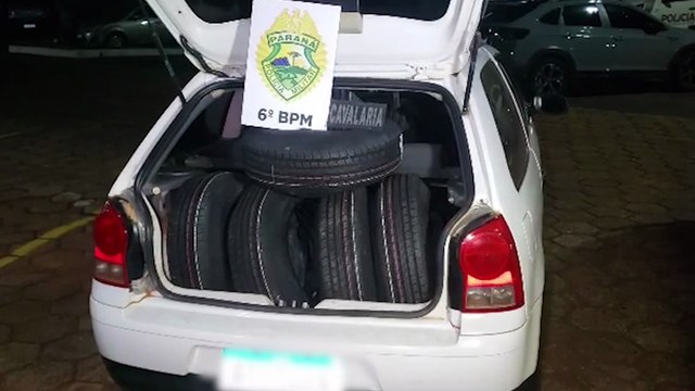 Cavalaria apreende carga de 50 pneus contrabandeados em veículo no trevo Guarujá